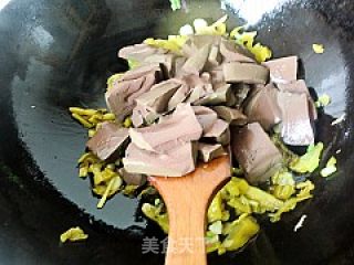 酸菜烧血豆腐的做法步骤：7