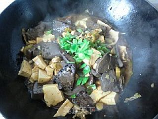 酸菜烧血豆腐的做法步骤：11