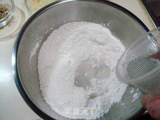 青酱比萨的做法步骤：3