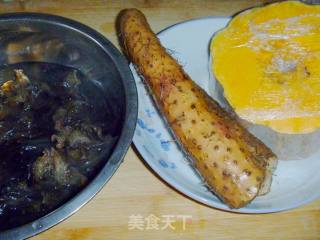 【家庭快手小炒】金瓜木耳炒山药的做法步骤：1