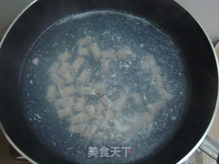 紫苏炒粉肠的做法步骤：3