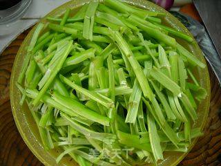 空心菜梗炒肉丝的做法步骤：2