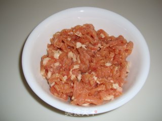 炸酱面的做法步骤：1