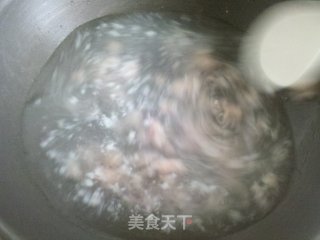 皮蛋瘦肉蛋花粥的做法步骤：1