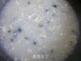 皮蛋瘦肉蛋花粥的做法步骤：4
