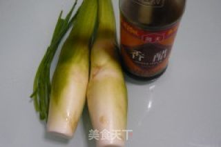 糖醋茭白的做法步骤：1