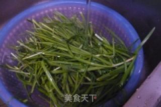 韭菜炒鸡蛋的做法步骤：2