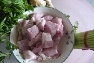 芹菜猪肉水饺的做法步骤：1
