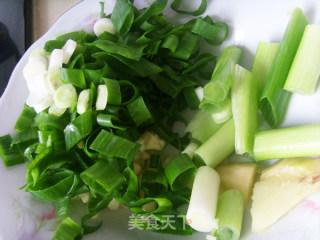 韩式火辣鸡爪的做法步骤：2