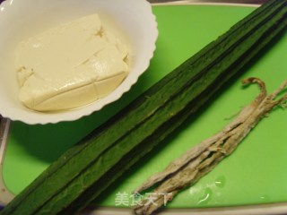絲瓜笋干水豆腐的做法步骤：1