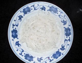 银鱼炒蛋的做法步骤：1