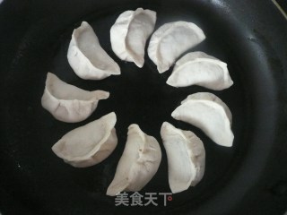 冰花水饺的做法步骤：1