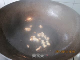胡萝卜炒合掌瓜的做法步骤：2