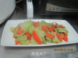 胡萝卜炒合掌瓜的做法步骤：4