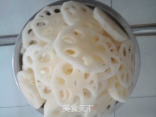 五花肉炒藕片的做法步骤：2