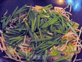 【家庭快手小炒】豆干韭菜炒豆芽的做法步骤：6
