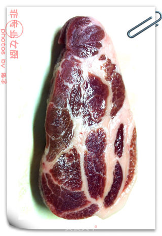 <自制家庭版>烤猪肉串的做法步骤：1