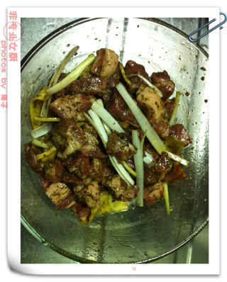 <自制家庭版>烤猪肉串的做法步骤：3