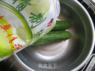 【蓑衣黄瓜】——夏天不可缺少的一道菜的做法步骤：1