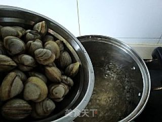 辣椒炒文蛤的做法步骤：2