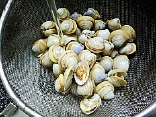 辣椒炒文蛤的做法步骤：3