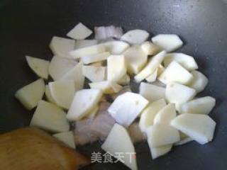 红烧土豆的做法步骤：4