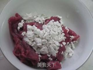 番茄瘦肉皮蛋汤的做法步骤：3