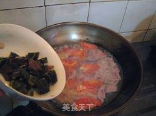 番茄瘦肉皮蛋汤的做法步骤：6