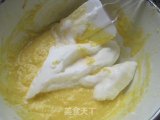 【圆滚滚黄澄澄蛋糕卷】的做法步骤：5