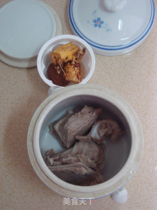 五指毛桃猪骨汤的做法步骤：3