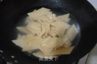 丝瓜烧百叶的做法步骤：3