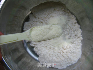 酥得掉渣——奶香红糖燕麦饼干的做法步骤：2