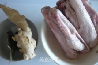 啤酒鹅翅的做法步骤：1