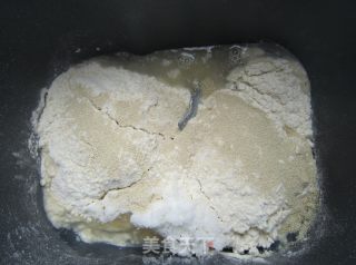 南瓜豆沙餐包的做法步骤：2