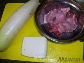 家常煲汤@@清甜不油腻~~白萝卜豆腐排骨汤的做法步骤：1