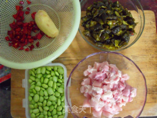 佐粥小菜：咸菜炒毛豆的做法步骤：1
