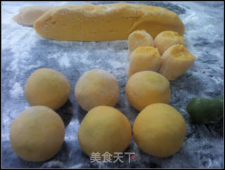 冰皮小鸡月饼之（快乐家园）的做法步骤：5