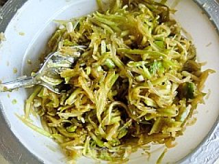 葫芦馅素菜包子的做法步骤：11