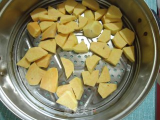 蜜汁红薯泥的做法步骤：2