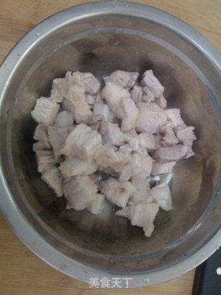 红烧肉炖土豆的做法步骤：2