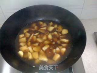 红烧肉炖土豆的做法步骤：11