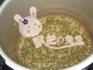 甜蜜蜜的绿豆沙雪糕的做法步骤：1