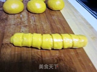南瓜毛毛虫面包的做法步骤：12