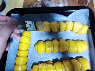 南瓜毛毛虫面包的做法步骤：14