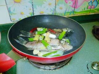鲫鱼豆腐汤的做法步骤：4