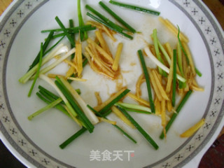 清蒸鲈鱼的做法步骤：3