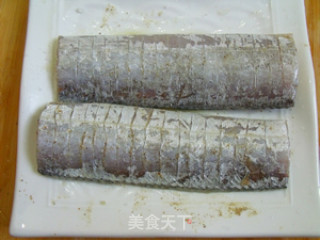 孜然煎带鱼的做法步骤：2
