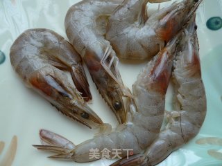 蒜蓉大虾的做法步骤：1