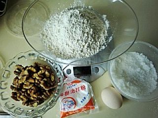 核桃仁桃酥的做法步骤：1