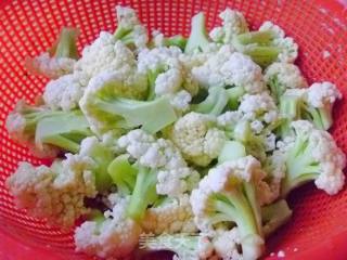 【家庭快手小炒}】茄汁菜花的做法步骤：2